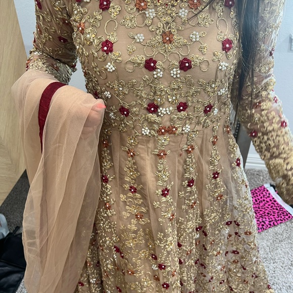 Gold Pakistani 3 piece set (high low style) shalwar kurta and dupatta - Picture 3 of 5